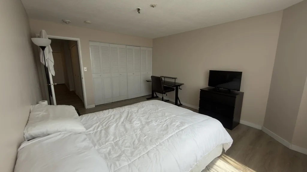 1 bed, 1 bath apartment for rent at 77 Adams Unit 911, Quincy — photo 5 of 7
