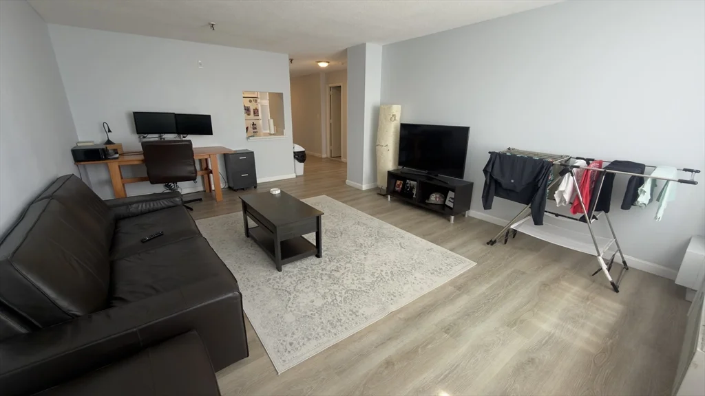 1 bed, 1 bath apartment for rent at 77 Adams Unit 911, Quincy — photo 6 of 7