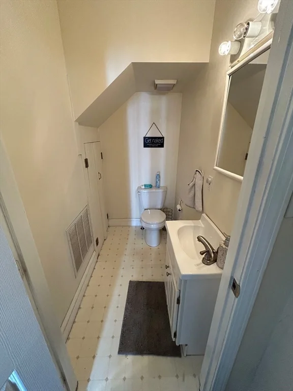 4 bed, 1 bath apartment for rent at 77 Bigelow St Unit 0, Quincy — photo 6 of 17