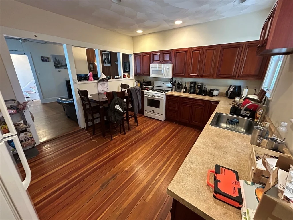 4 bed, 1 bath apartment for rent at 77 Bigelow St Unit 0, Quincy — photo 4 of 17