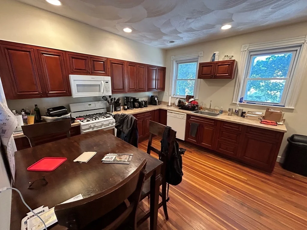4 bed, 1 bath apartment for rent at 77 Bigelow St Unit 0, Quincy — photo 5 of 17