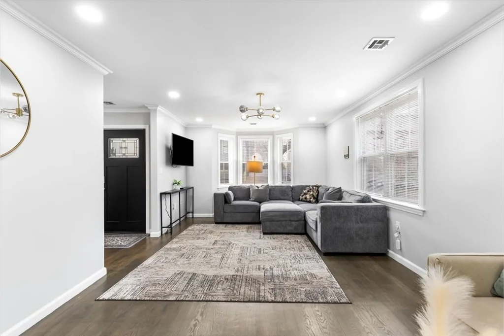 3 bed, 1 bath apartment for rent at 77 Cedar, Roxbury — photo 6 of 25