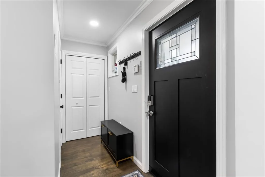 3 bed, 1 bath apartment for rent at 77 Cedar, Roxbury — photo 4 of 25