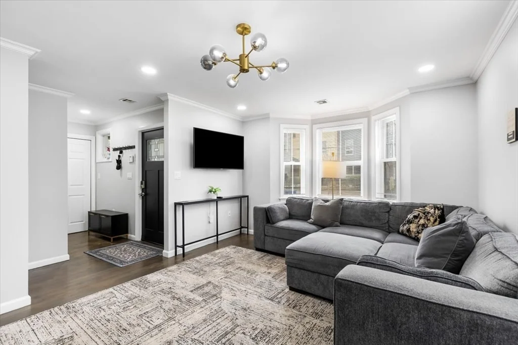 3 bed, 1 bath apartment for rent at 77 Cedar, Roxbury — photo 5 of 25