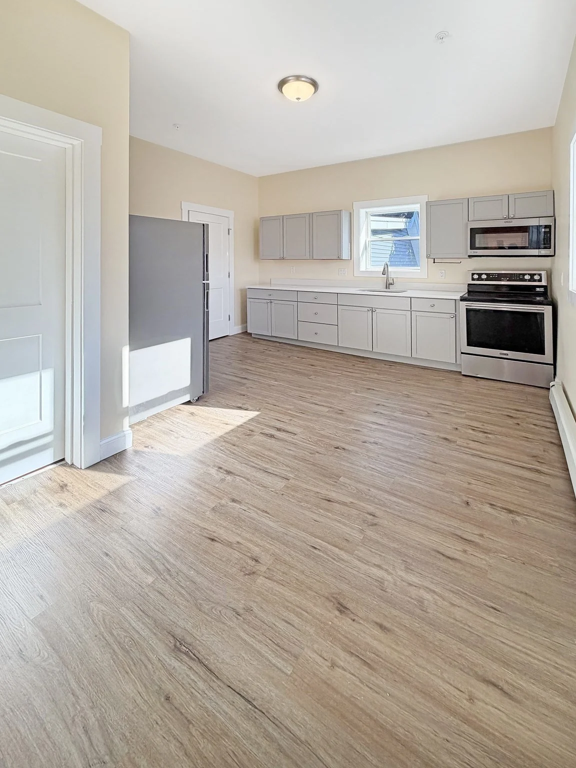 3 bed, 1 bath apartment for rent at 77 Chestnut St Unit 2, Lynn — photo 2 of 10