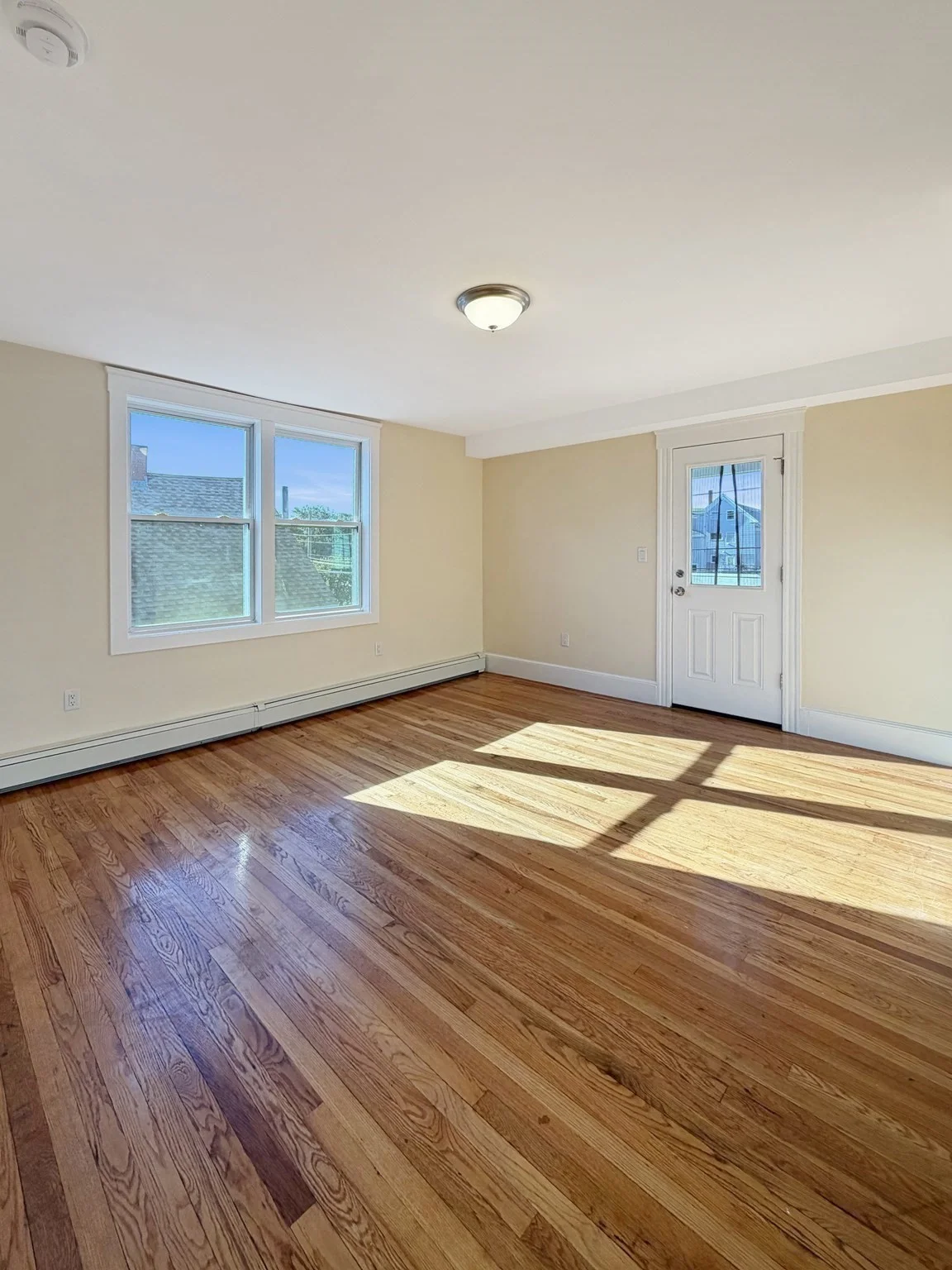 3 bed, 1 bath apartment for rent at 77 Chestnut St Unit 2, Lynn — photo 5 of 10
