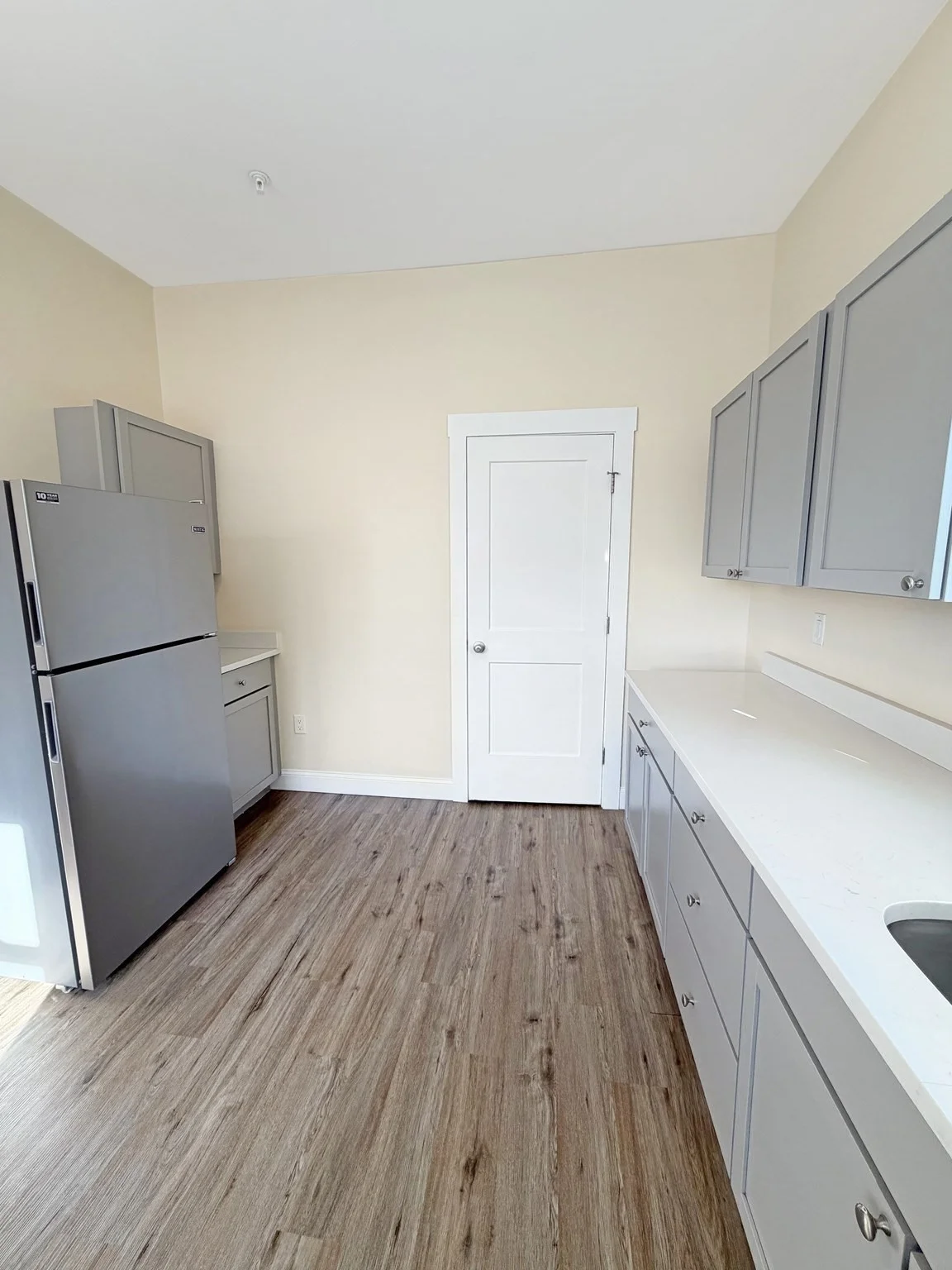 3 bed, 1 bath apartment for rent at 77 Chestnut St Unit 2, Lynn — photo 3 of 10