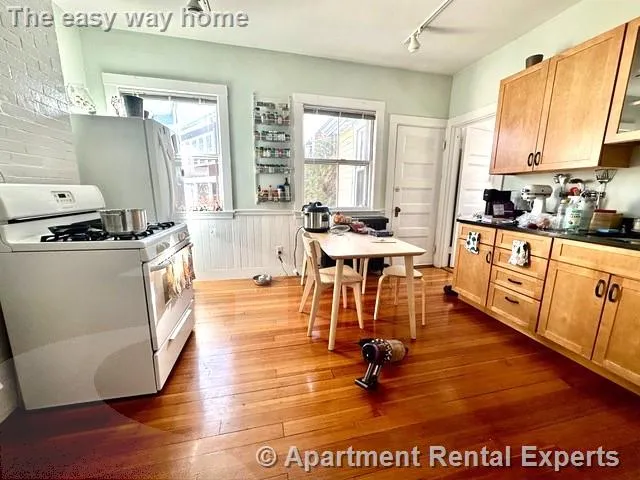 3 bed, 1 bath apartment for rent at 77 College Ave Unit 1, Davis Square — photo 2 of 8