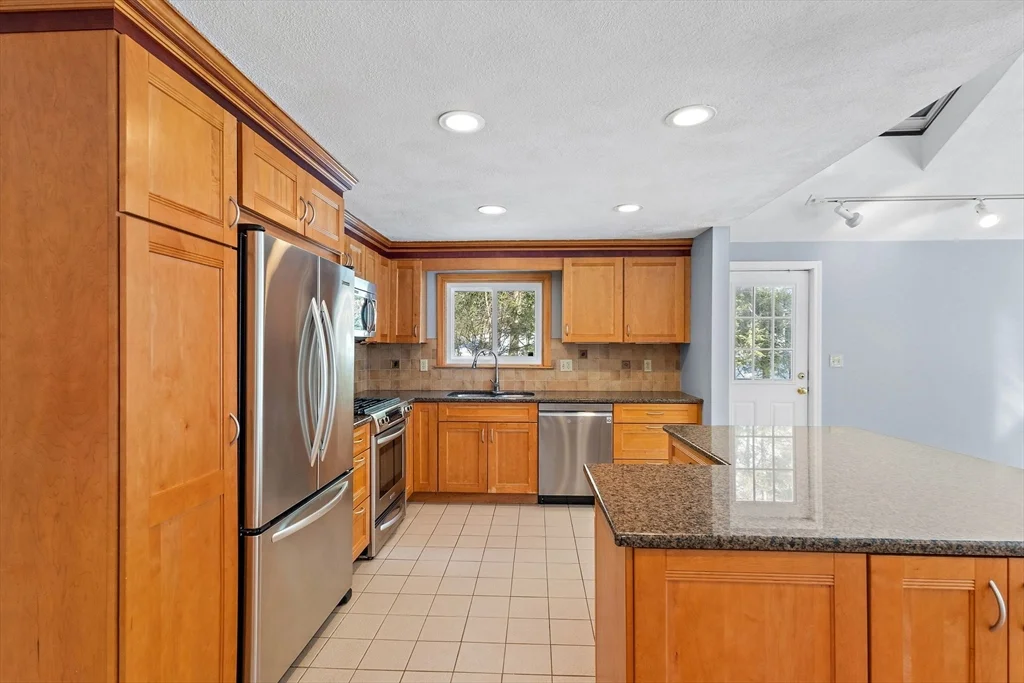 3 bed, 3 bath apartment for rent at 77 Colonial Rd Unit 77, Sudbury — photo 6 of 27