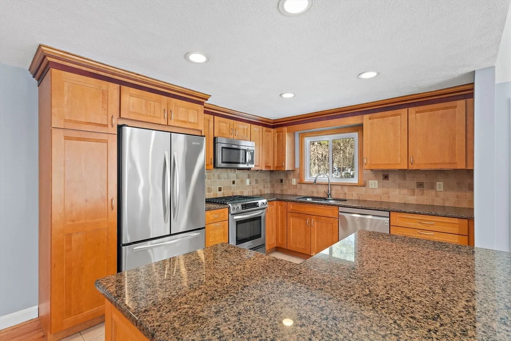 3 bed, 3 bath apartment for rent at 77 Colonial Rd Unit 77, Sudbury — photo 5 of 27