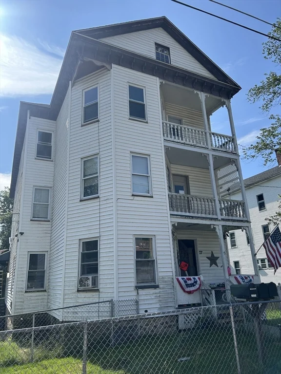 3 bed, 1 bath apartment for rent at 77 Coombs St Unit 3, Southbridge — photo 1 of 15