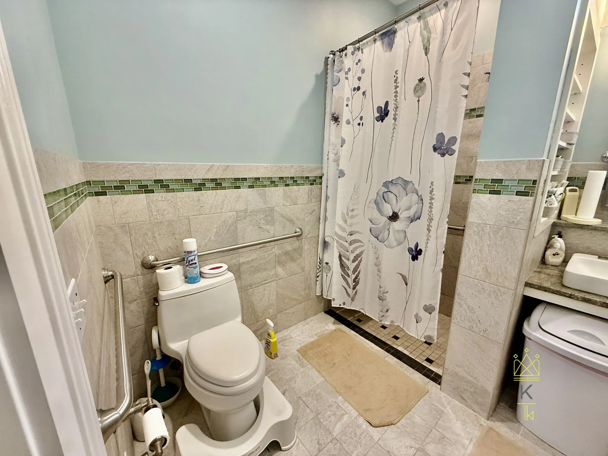 2 bed, 1 bath apartment for rent at 77 Fair Oaks Ave Unit 1, Nonantum — photo 10 of 13