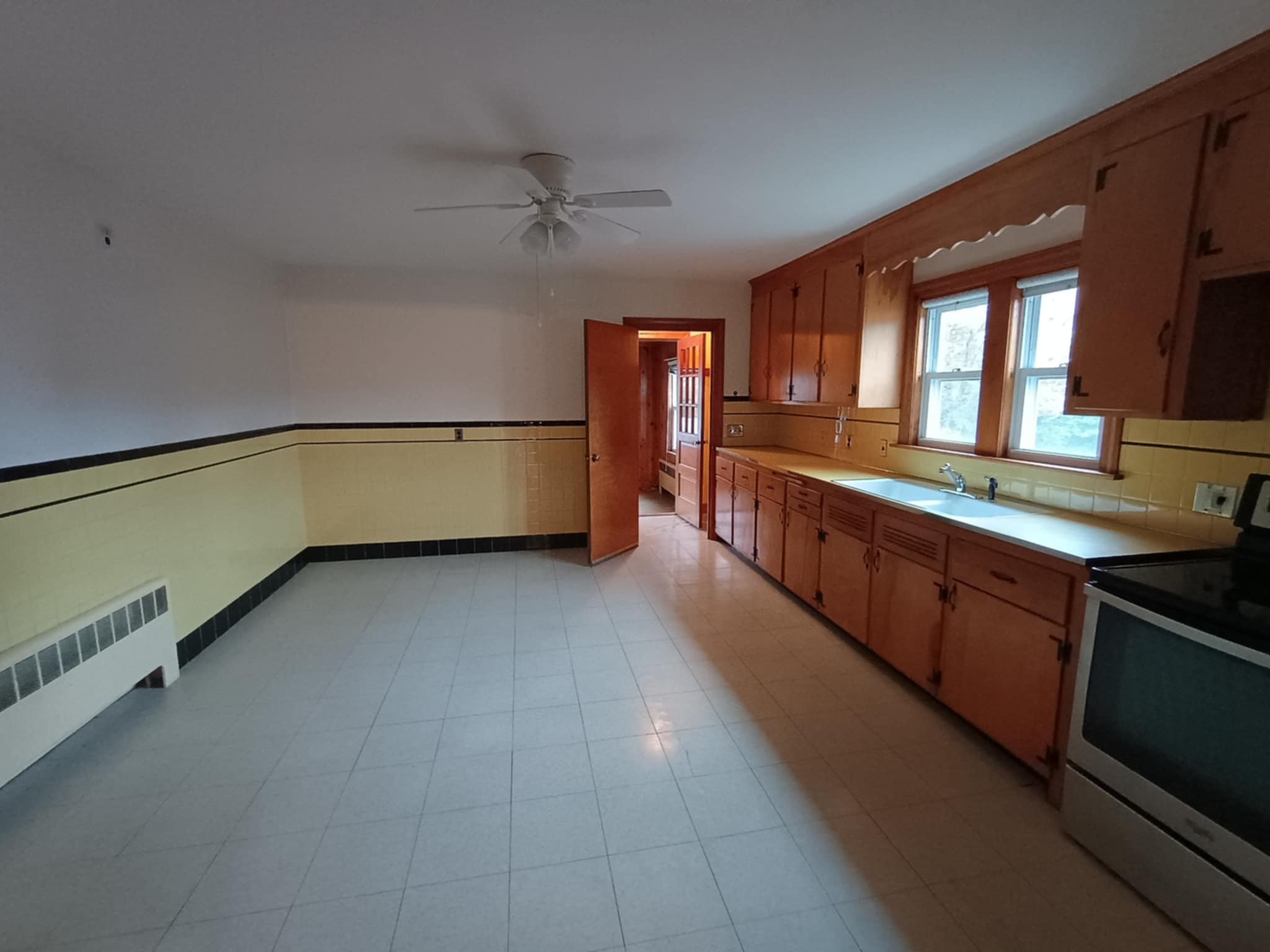 3 bed, 1 bath apartment for rent at 77 Forest St Unit H, Medford — photo 3 of 11