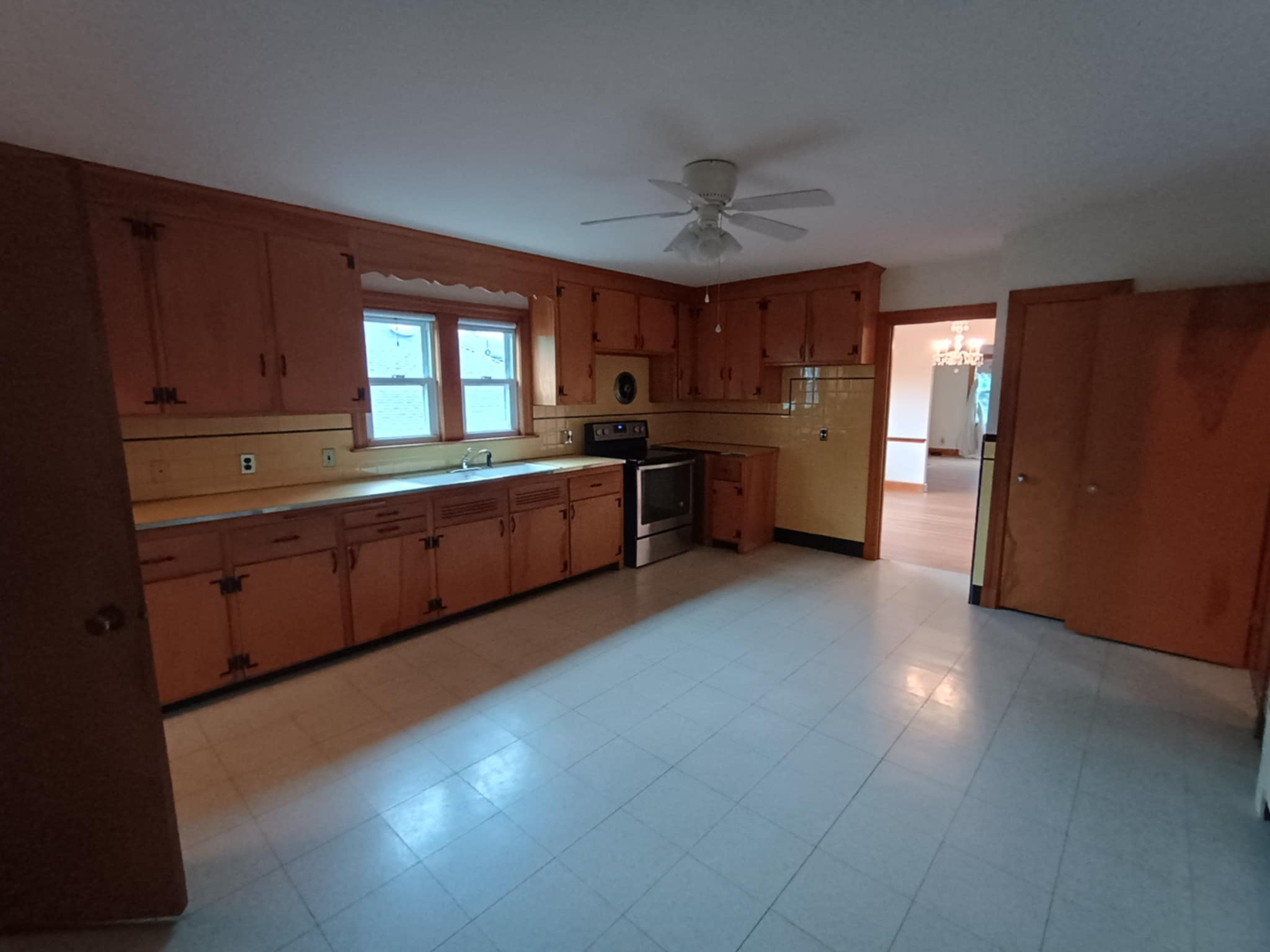 3 bed, 1 bath apartment for rent at 77 Forest St Unit H, Medford — photo 2 of 11