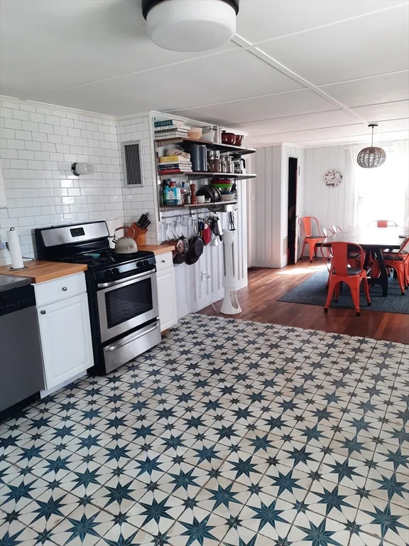 4 bed, 1 bath apartment for rent at 77 Gurnet Unit 77, Duxbury — photo 15 of 15