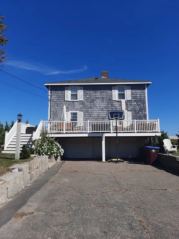 4 bed, 1 bath apartment for rent at 77 Gurnet Unit 77, Duxbury — photo 1 of 15