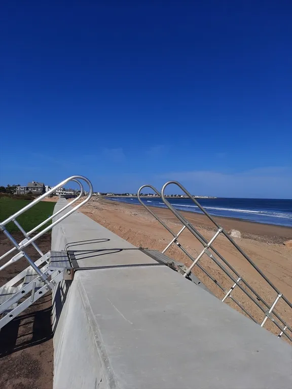 4 bed, 1 bath apartment for rent at 77 Gurnet Unit 77, Duxbury — photo 9 of 15