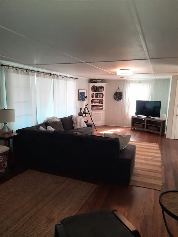 4 bed, 1 bath apartment for rent at 77 Gurnet Unit 77, Duxbury — photo 3 of 15