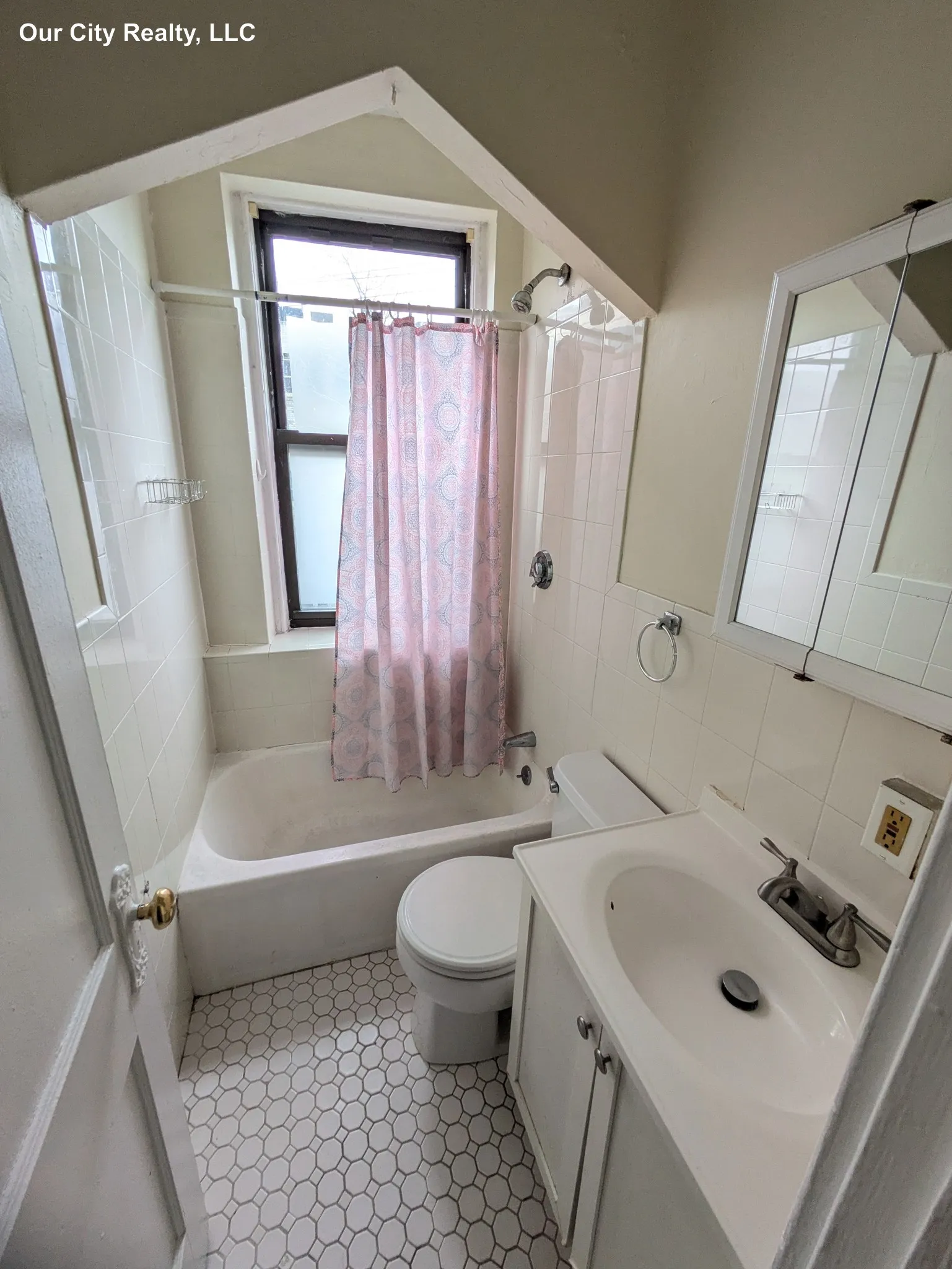 Studio bed, 1 bath apartment for rent at 77 Hancock St Unit 11, Mid-Cambridge — photo 1 of 4