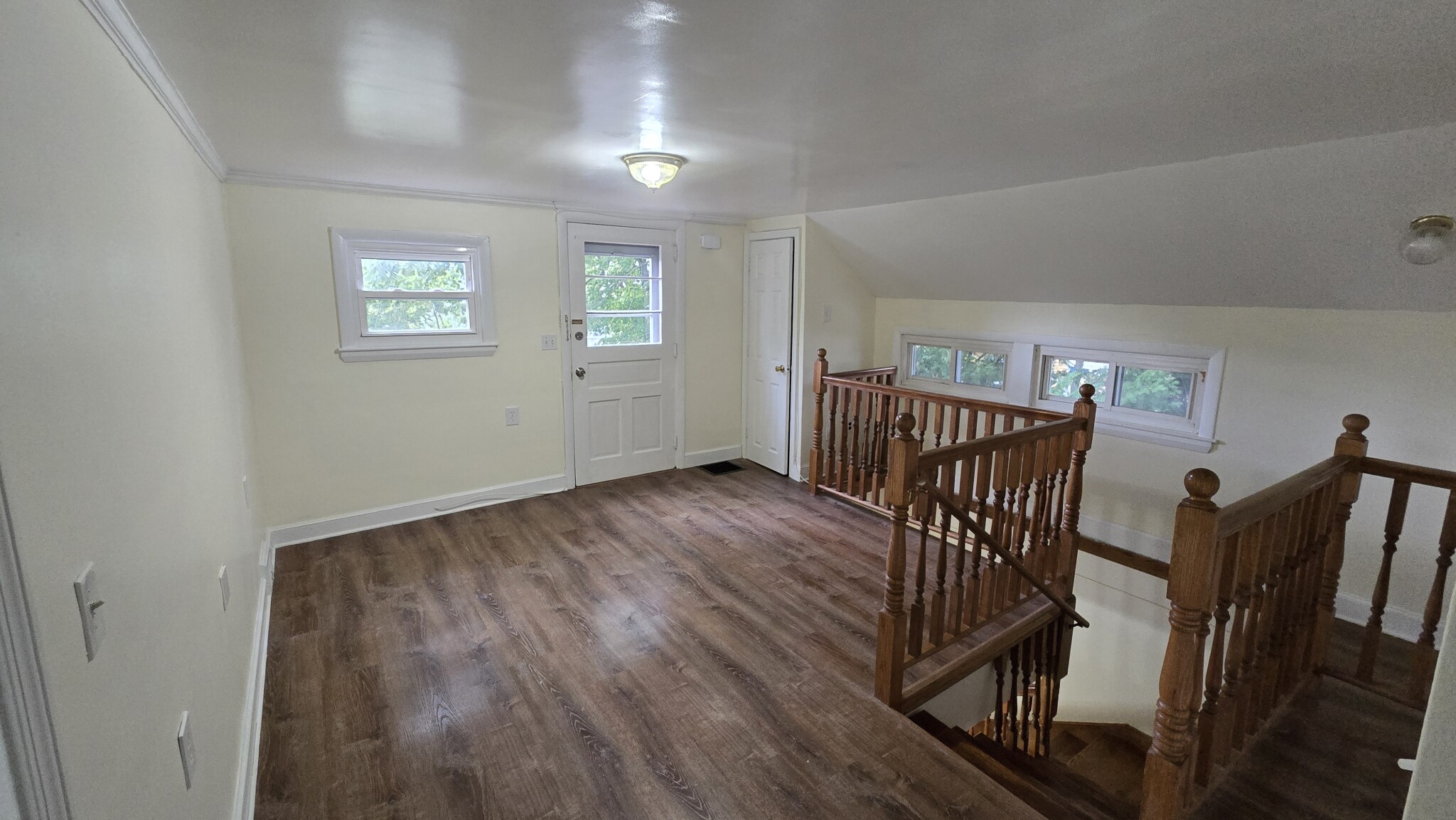 3 bed, 2 bath apartment for rent at 77 Hartford St Unit 1, Newton Highlands — photo 3 of 13