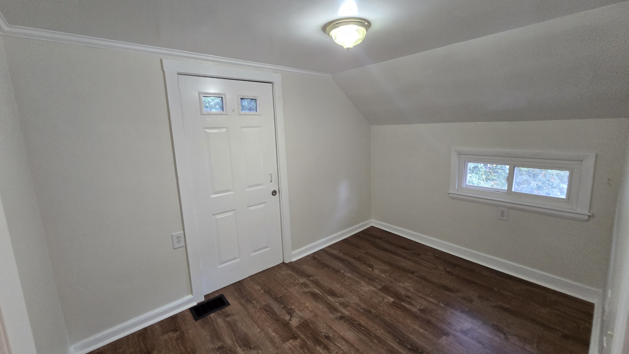 3 bed, 2 bath apartment for rent at 77 Hartford St Unit 1, Newton Highlands — photo 4 of 13