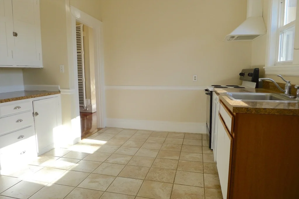 2 bed, 1 bath apartment for rent at 77 Hartford St Unit 2, Newton Highlands — photo 8 of 15