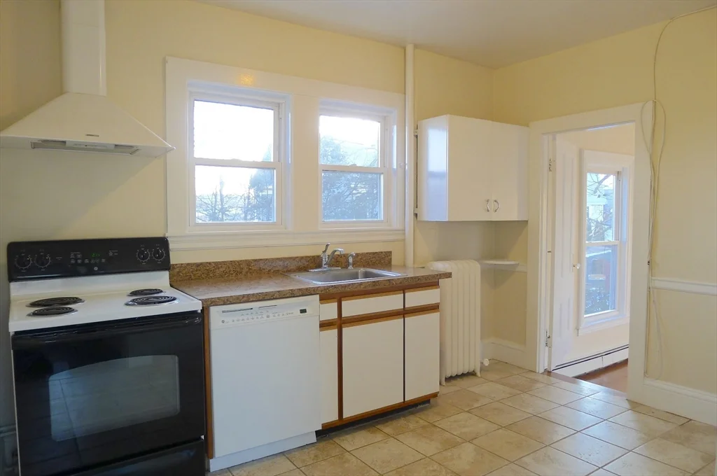 2 bed, 1 bath apartment for rent at 77 Hartford St Unit 2, Newton Highlands — photo 7 of 15