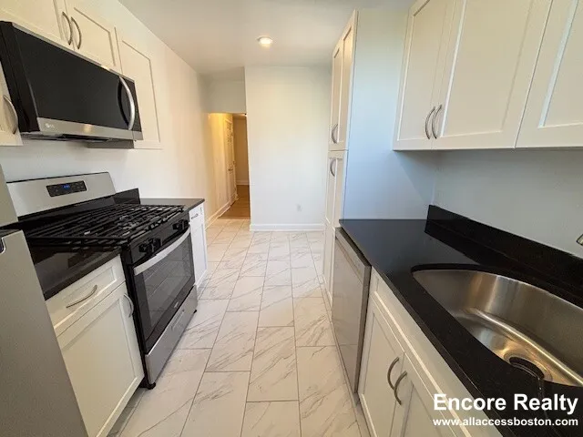 Studio bed, 1 bath apartment for rent at 77 Kilsyth Rd Unit 12A, Brighton — photo 1 of 10