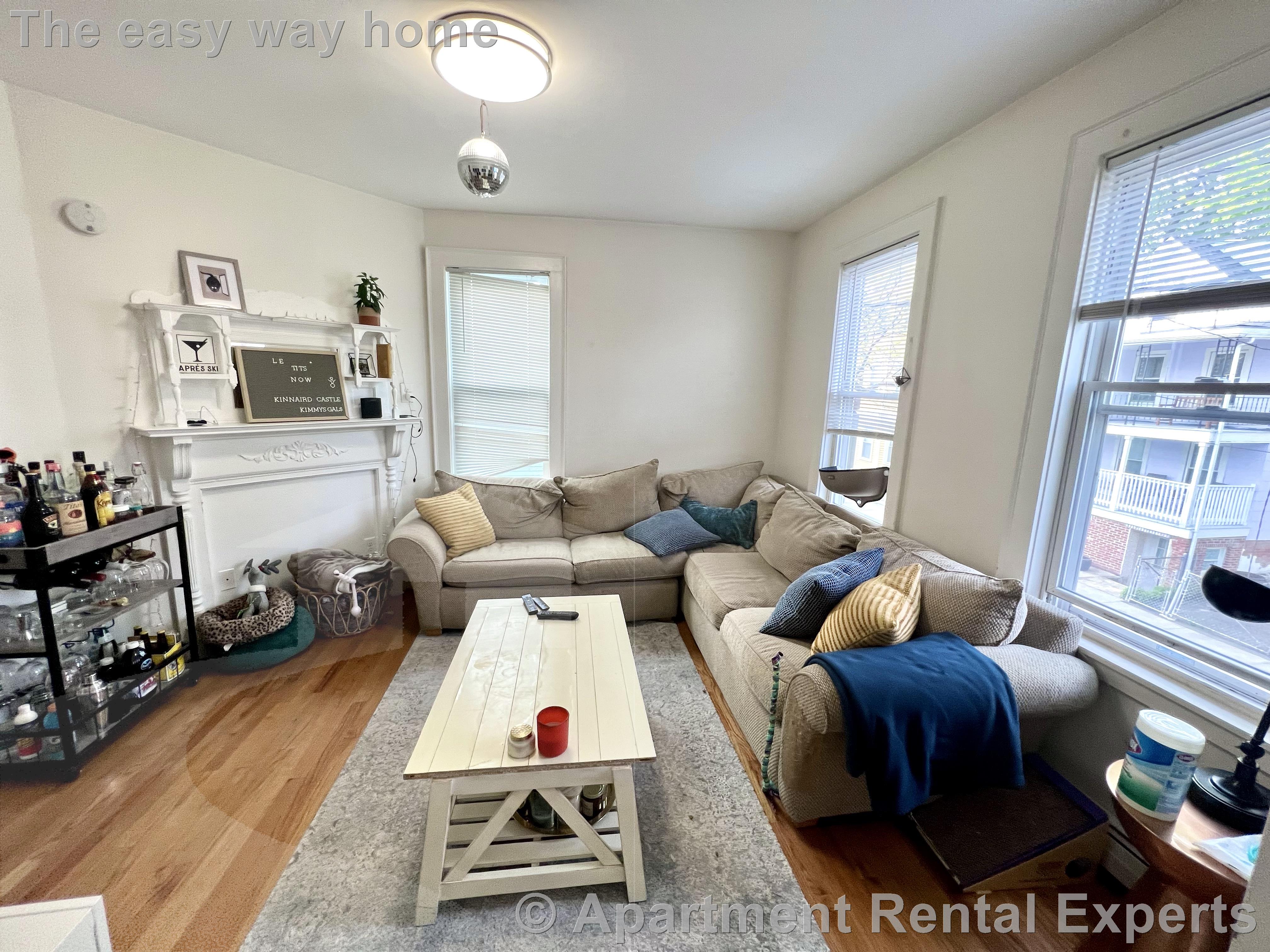 3 bed, 1 bath apartment for rent at 77 Kinnaird St Unit 2, Riverside — photo 4 of 18