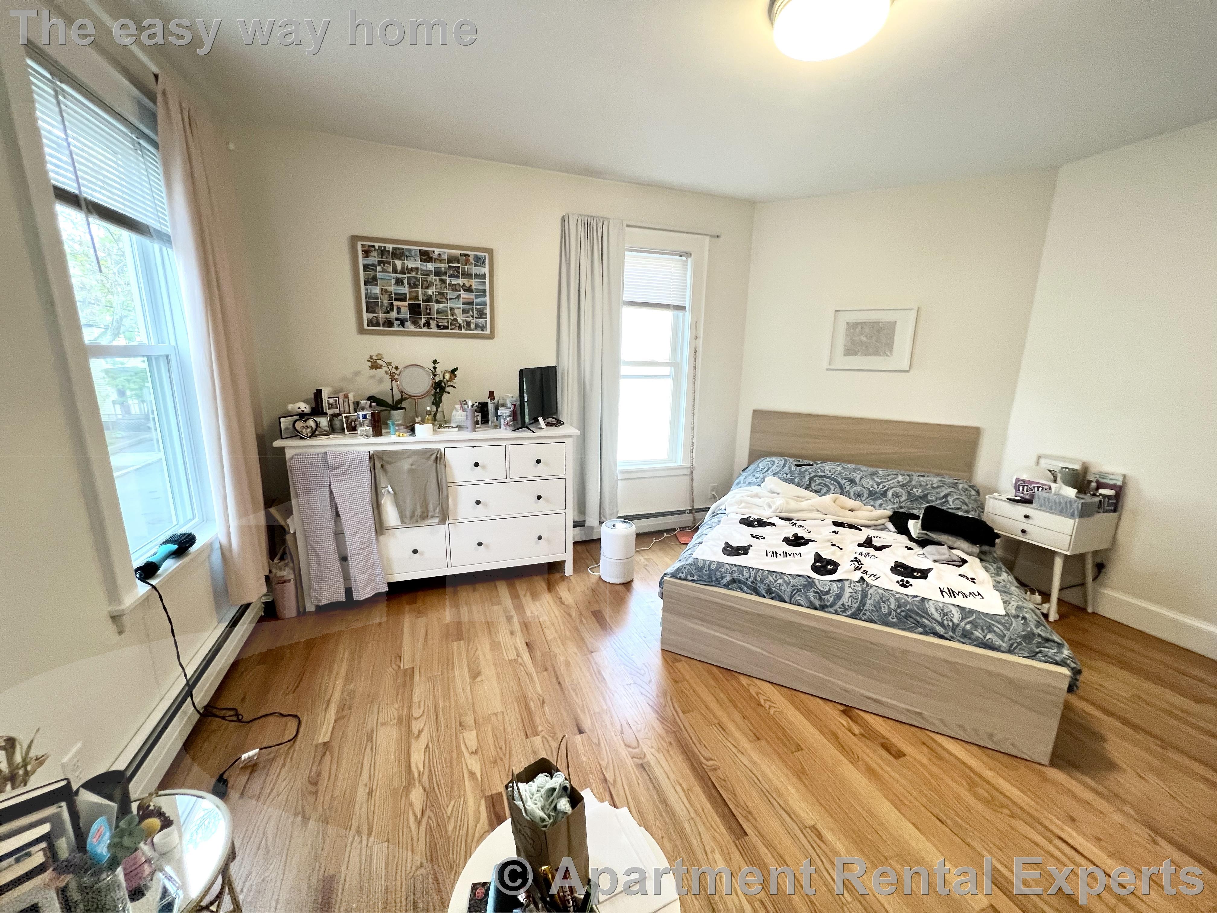 3 bed, 1 bath apartment for rent at 77 Kinnaird St Unit 2, Riverside — photo 9 of 18