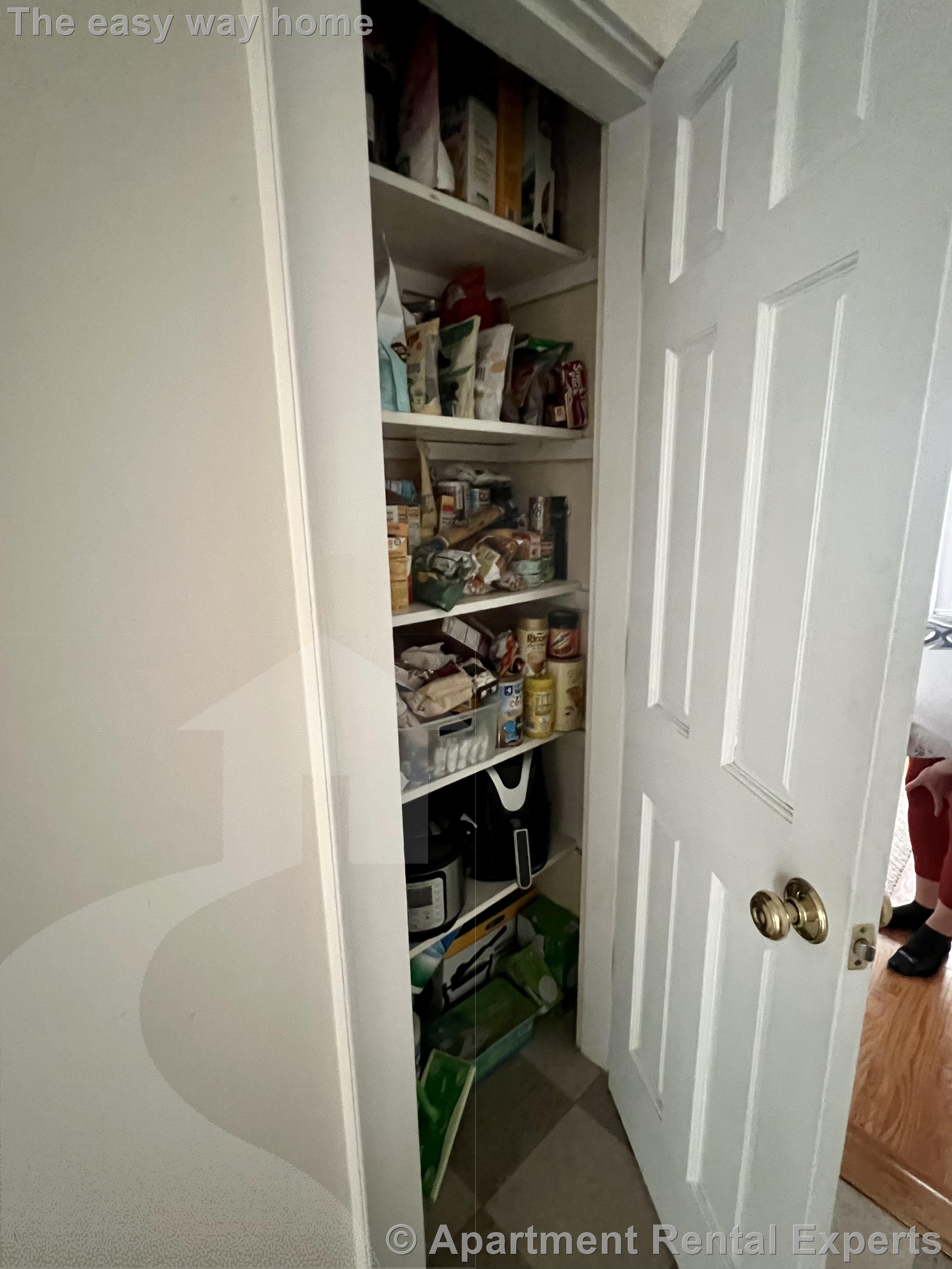 3 bed, 1 bath apartment for rent at 77 Kinnaird St Unit 2, Riverside — photo 6 of 18