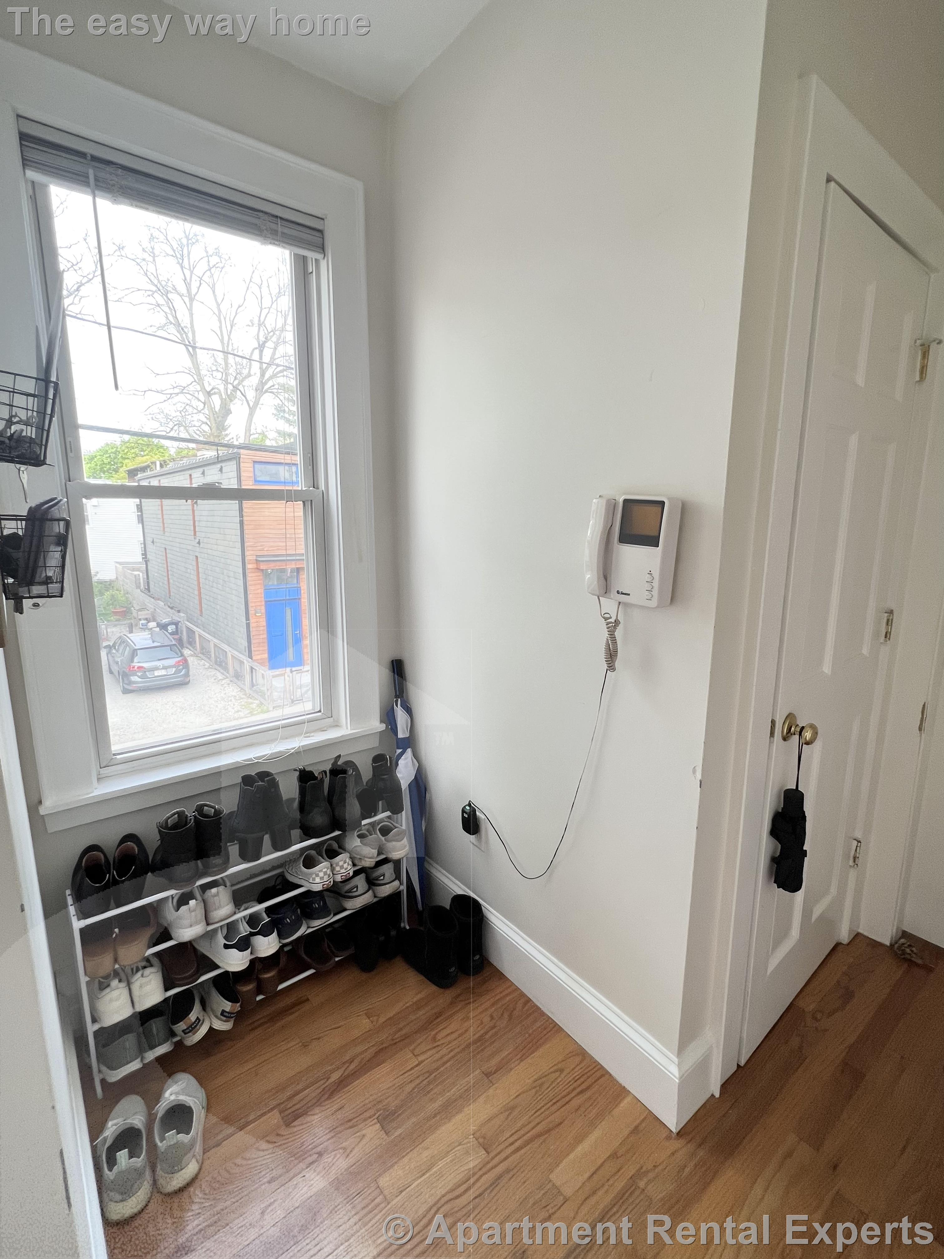 3 bed, 1 bath apartment for rent at 77 Kinnaird St Unit 2, Riverside — photo 7 of 18
