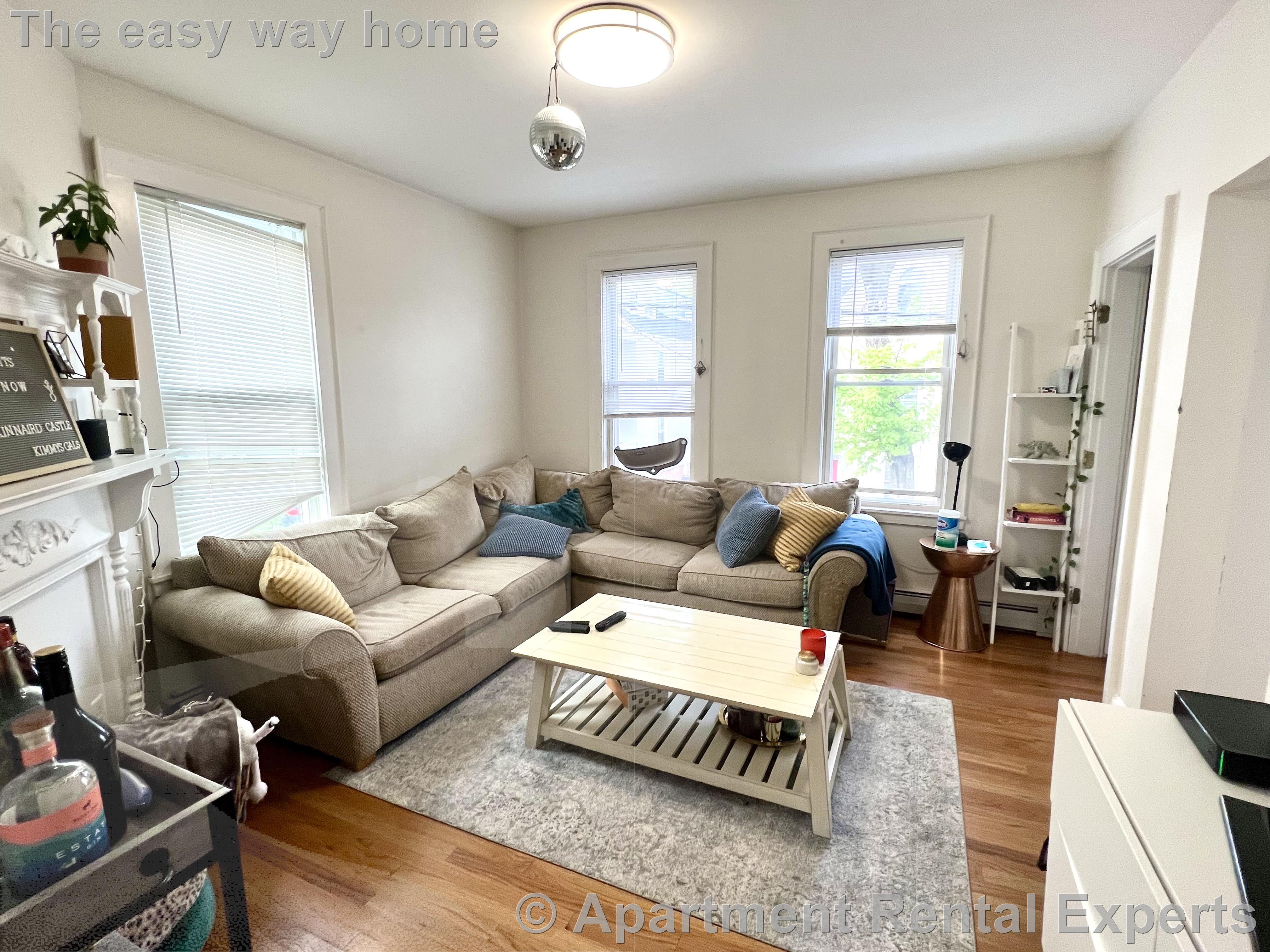 3 bed, 1 bath apartment for rent at 77 Kinnaird St Unit 2, Riverside — photo 3 of 18