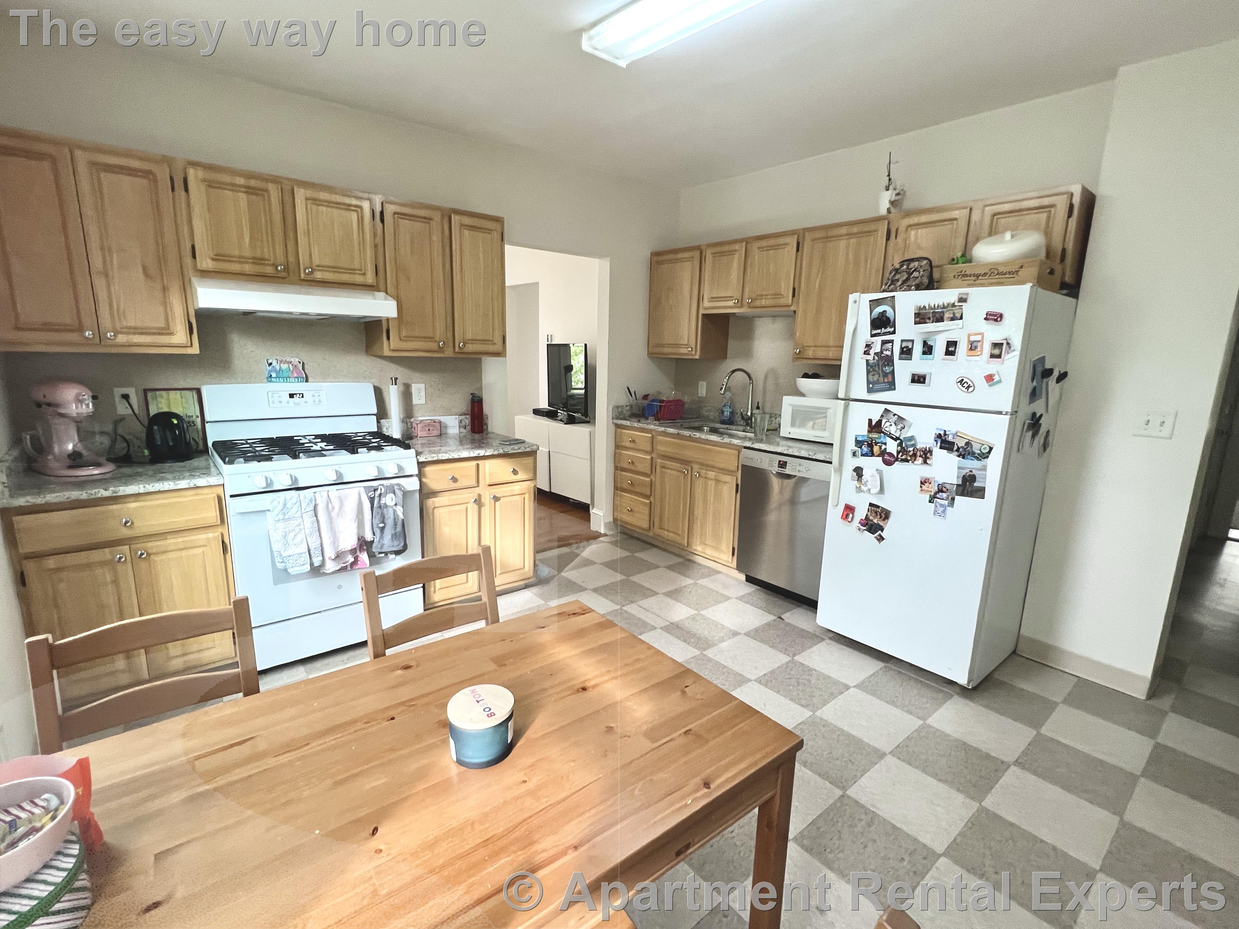 3 bed, 1 bath apartment for rent at 77 Kinnaird St Unit 2, Riverside — photo 2 of 18