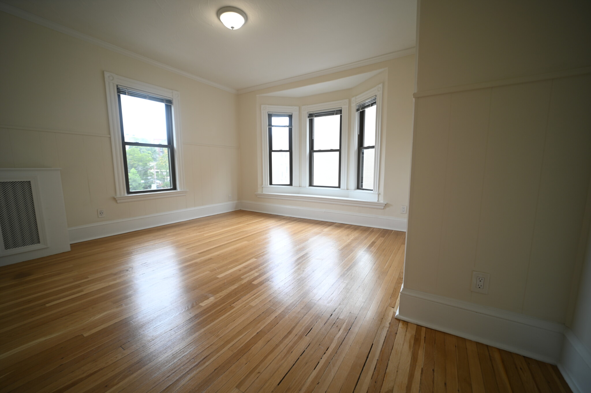 3 bed, 1 bath apartment for rent at 77 Lanark Rd Unit 2, Brighton — photo 2 of 12
