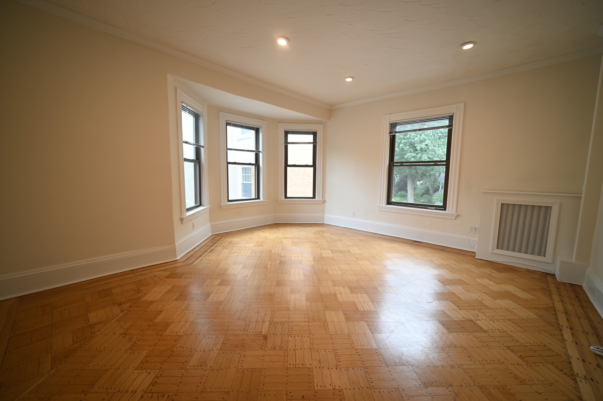 3 bed, 1 bath apartment for rent at 77 Lanark Rd Unit 2, Brighton — photo 1 of 12