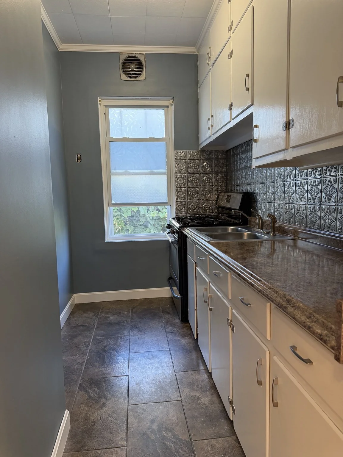 2 bed, 1 bath apartment for rent at 77 Langley St Unit 1, Fall River — photo 5 of 11