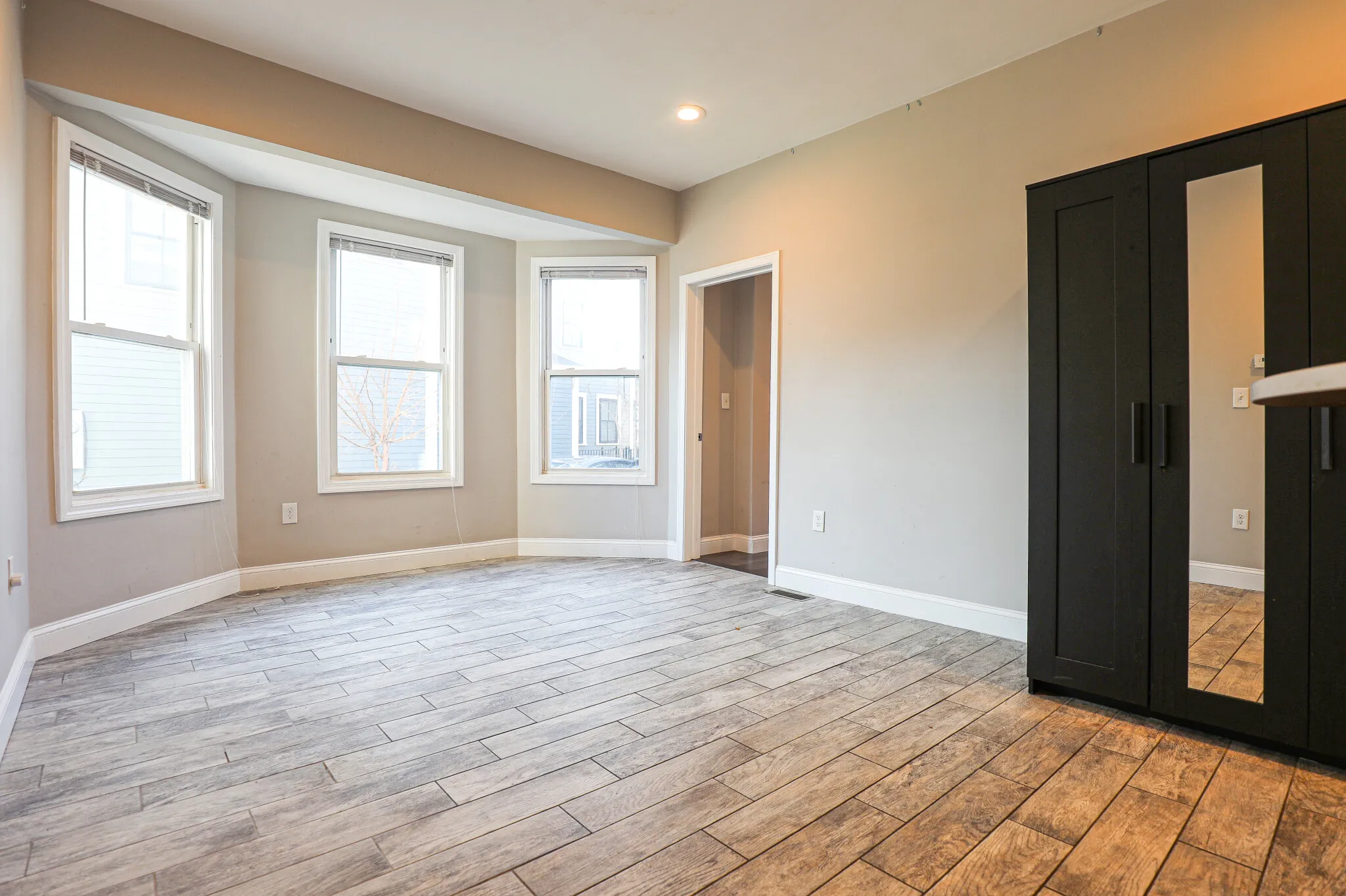 3 bed, 1.5 bath apartment for rent at 77 Linden St Unit 1, Brighton — photo 4 of 11