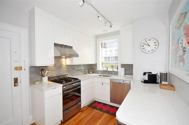 1 bed, 1 bath apartment for rent at 77 Martin St Unit 44, Neighborhood Nine