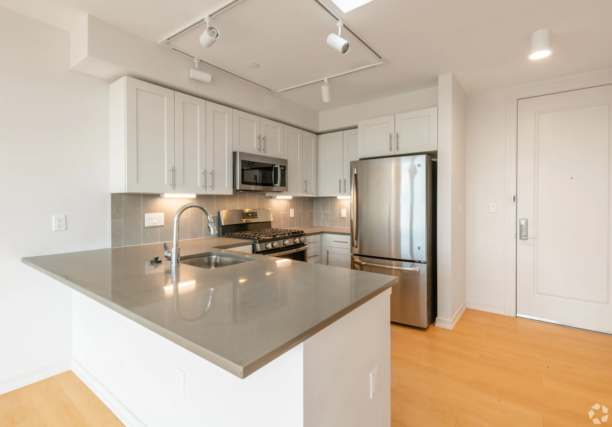 3 bed, 2 bath apartment for rent at 77 New St Unit 224, Neighborhood Nine — photo 19 of 42