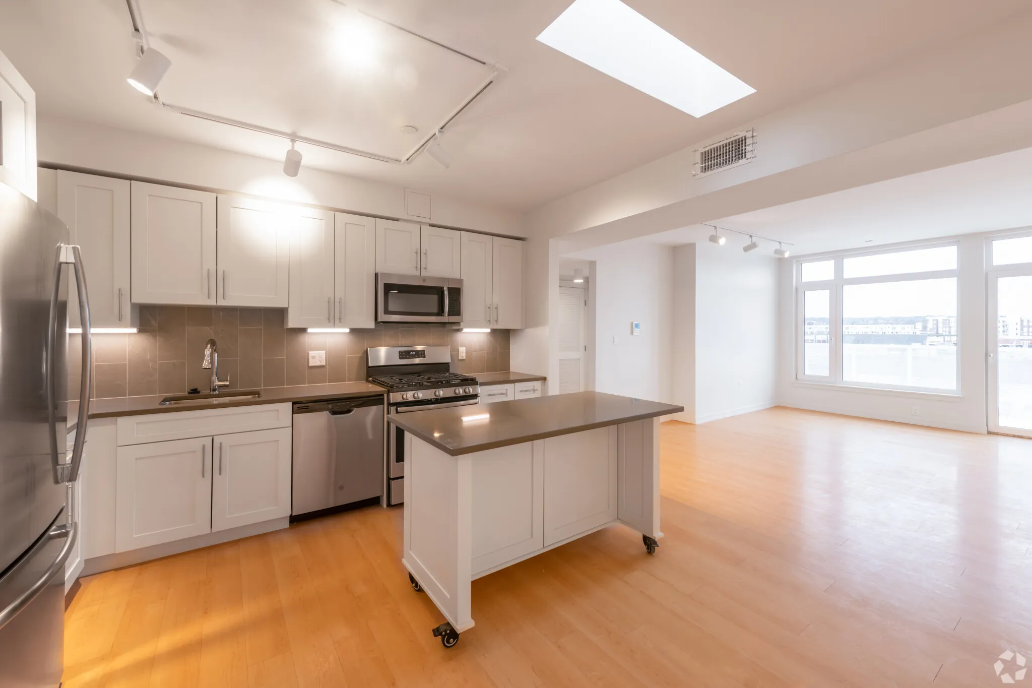 3 bed, 2 bath apartment for rent at 77 New St Unit 224, Neighborhood Nine — photo 7 of 42