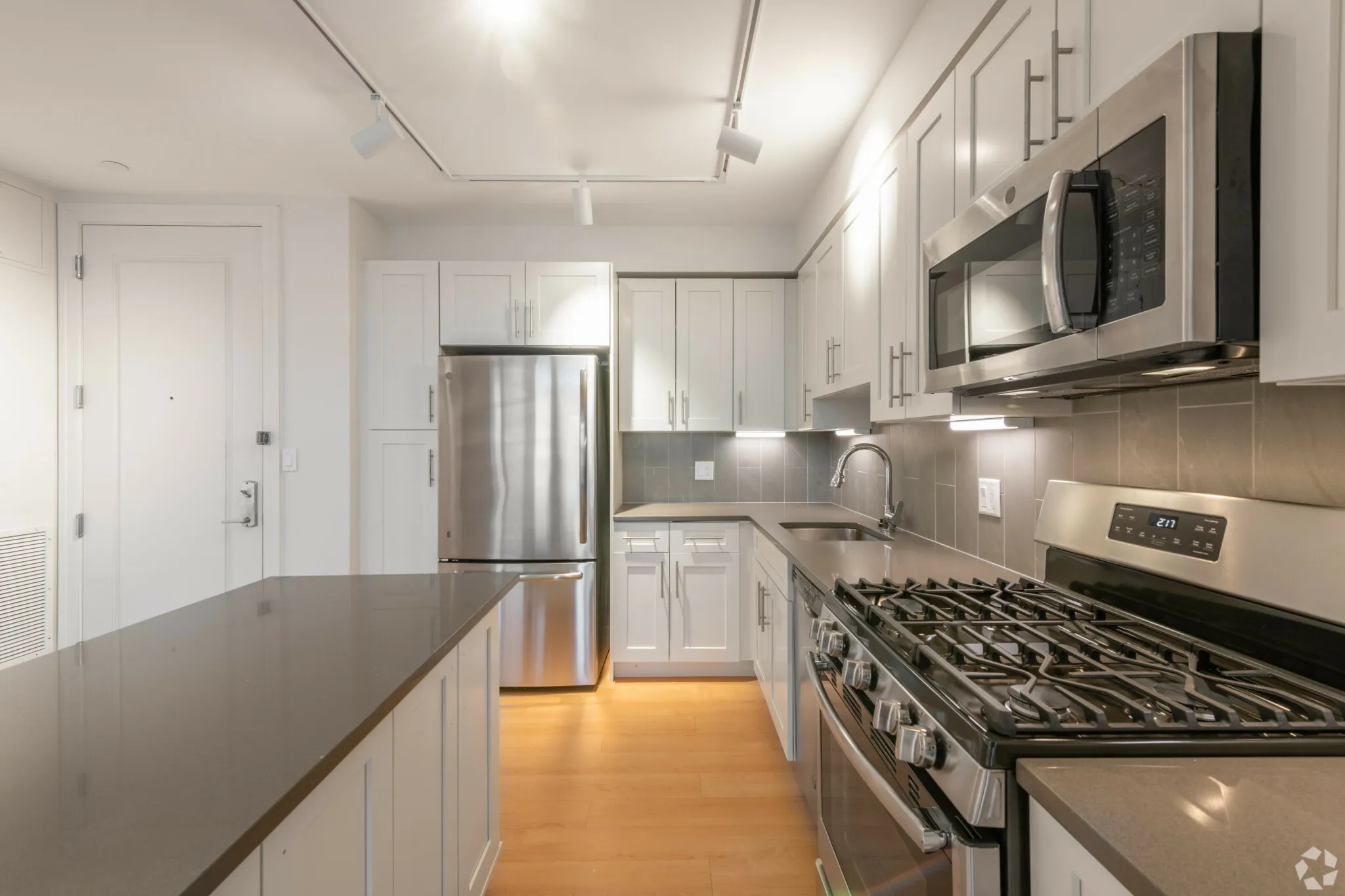3 bed, 2 bath apartment for rent at 77 New St Unit 225, Neighborhood Nine — photo 59 of 67