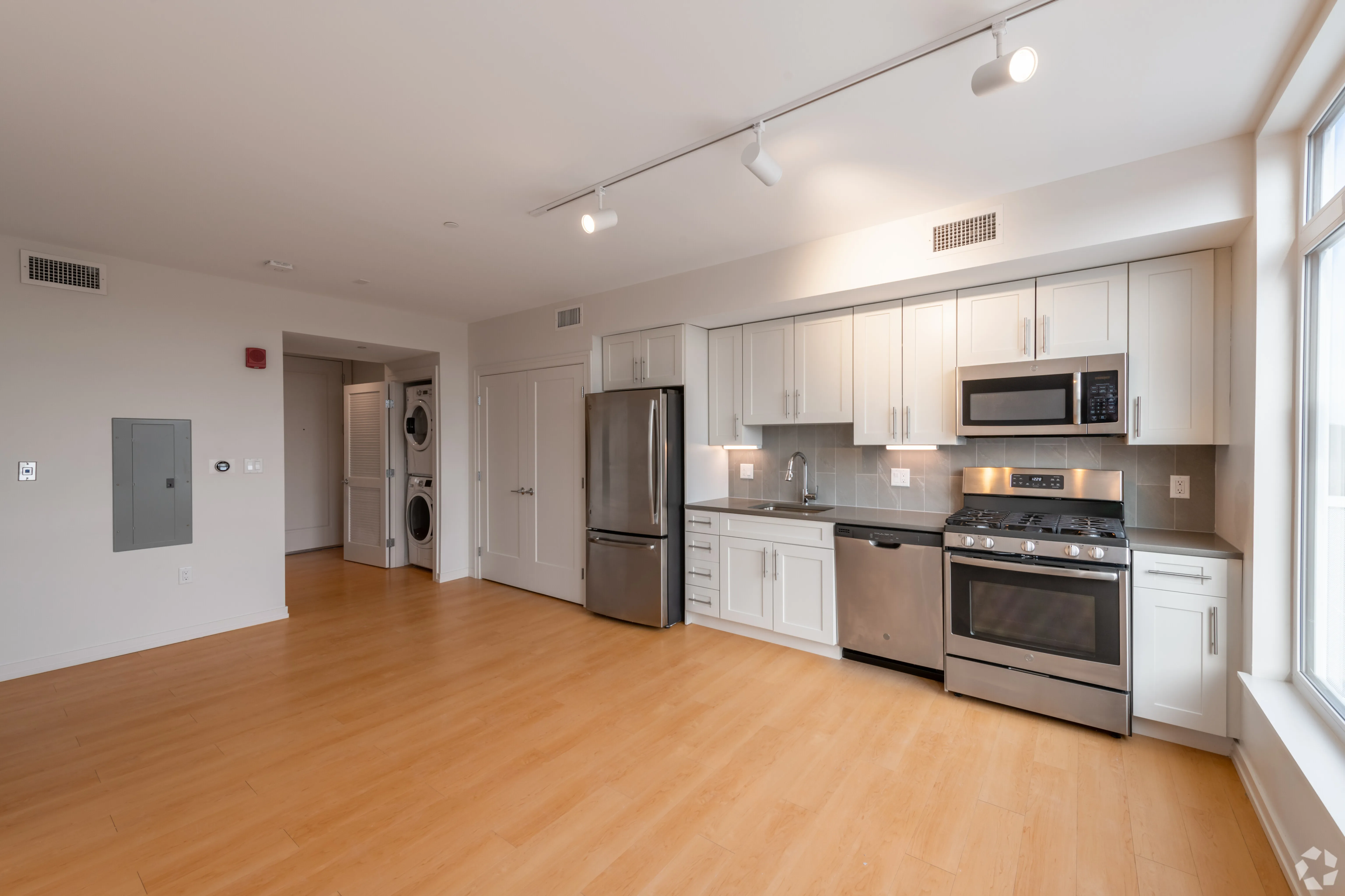 Studio bed, 1 bath apartment for rent at 77 New St Unit 419, Neighborhood Nine — photo 1 of 3