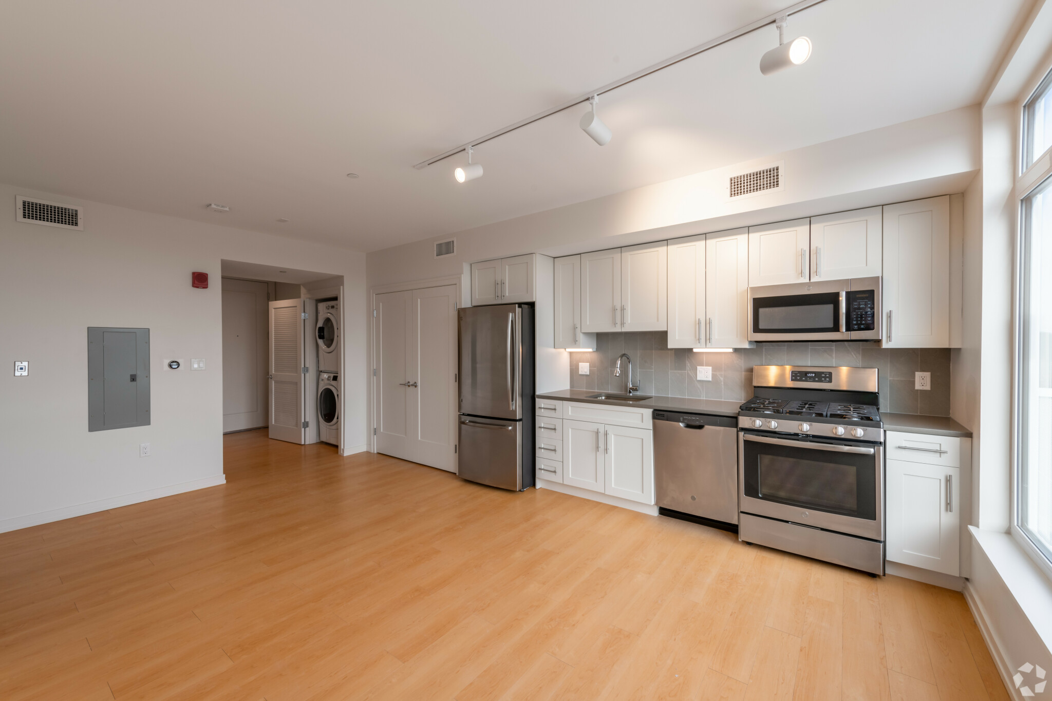 Studio bed, 1 bath apartment for rent at 77 New St Unit B222, Neighborhood Nine — photo 1 of 9