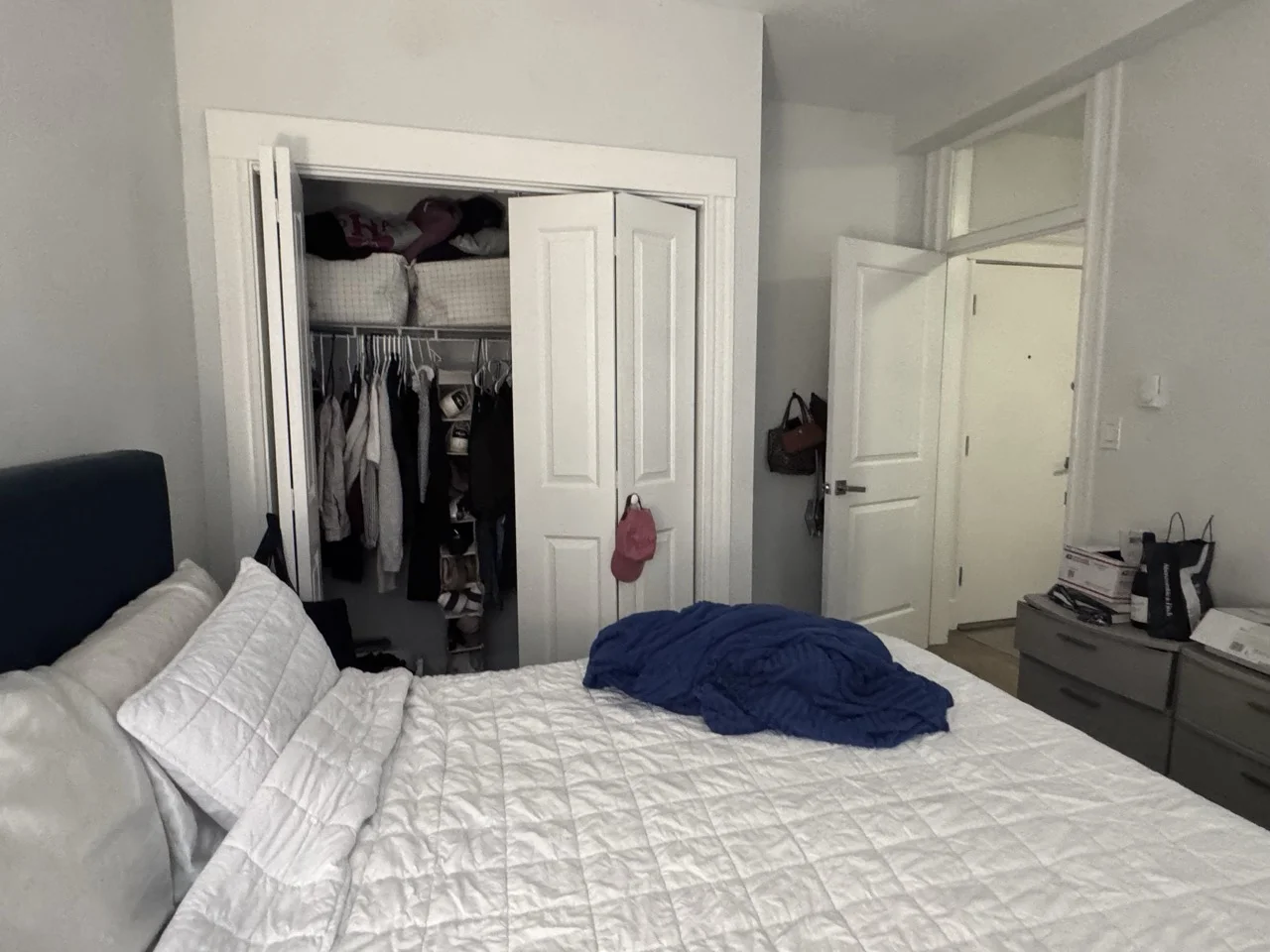 3 bed, 1 bath apartment for rent at 77 Park Dr Unit 1, Fenway — photo 2 of 12