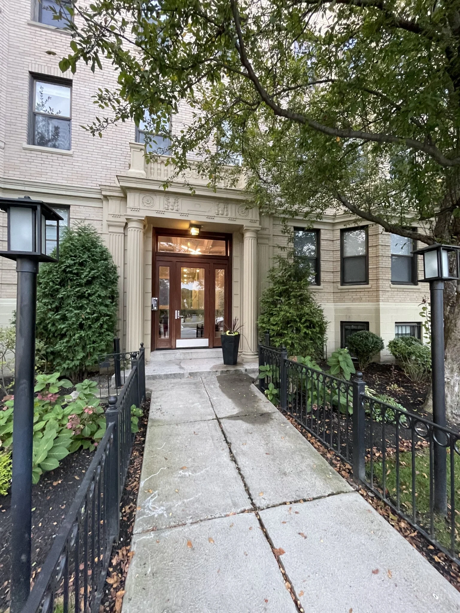 2 bed, 1 bath apartment for rent at 77 Park Dr Unit 11, Fenway — photo 1 of 2