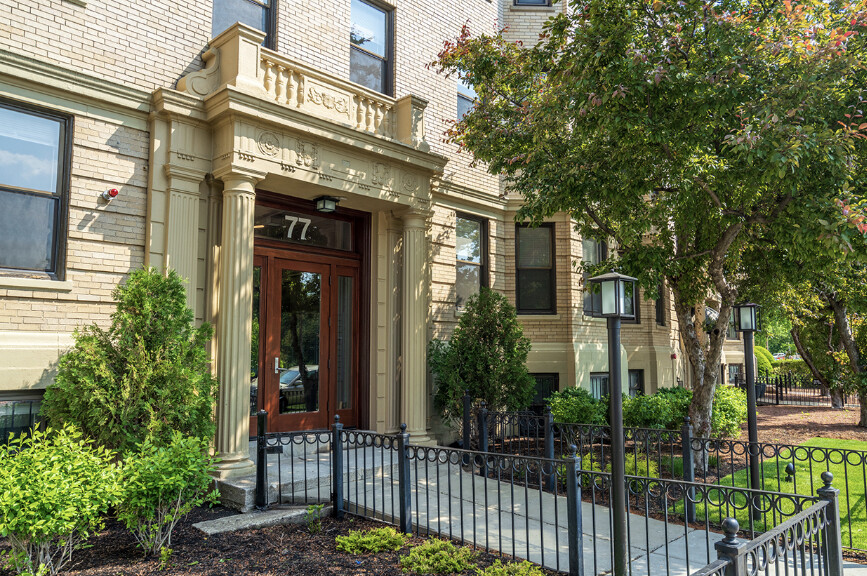 2 bed, 1 bath apartment for rent at 77 Park Dr Unit 21, Fenway — photo 6 of 8