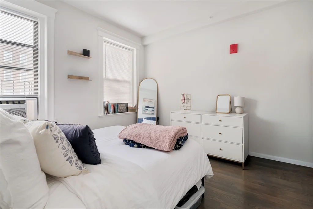 2 bed, 1 bath apartment for rent at 77 Park Dr Unit 9, Fenway — photo 11 of 18