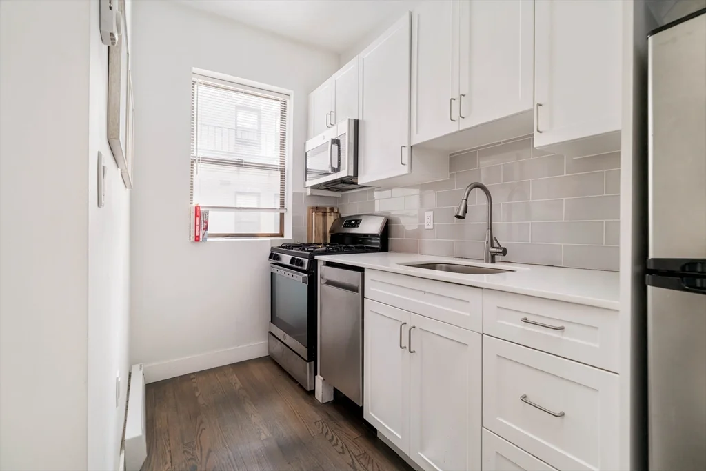 2 bed, 1 bath apartment for rent at 77 Park Dr Unit 9, Fenway