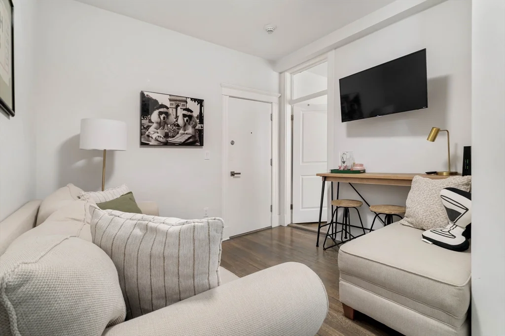 2 bed, 1 bath apartment for rent at 77 Park Dr Unit 9, Fenway — photo 6 of 18